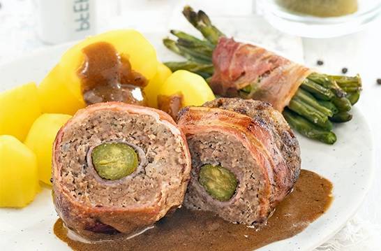 Omas Rinderrouladen mit Speck, Gürkchen, Zwiebeln und Hack