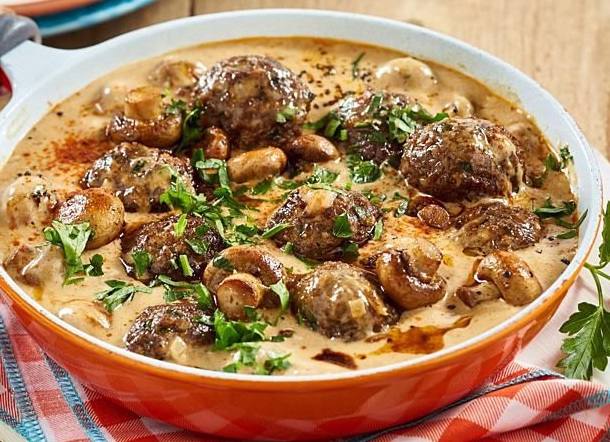  Unbeschreiblich lecker, Tagliatelle mit Pilzsoße und Hackbällchen 