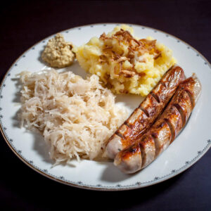 Bratwurst mit Sauerkraut