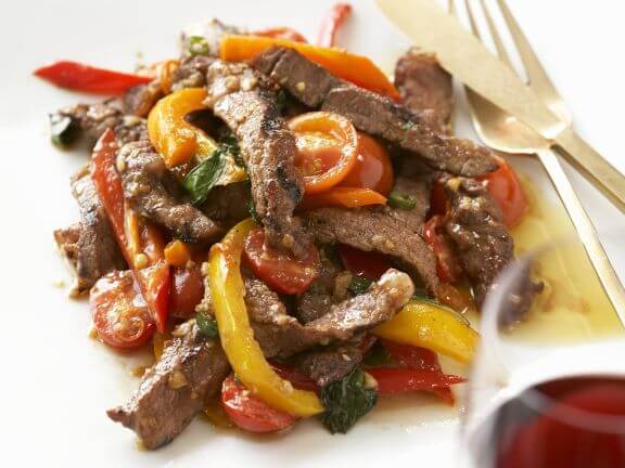 Chinesisches Rindfleisch Mit Zwiebeln Und Paprika