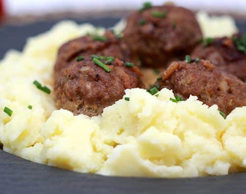 Frikadellen mit Kartoffelbrei und Soße