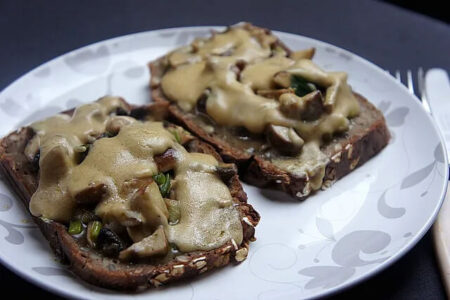 Jägertoast mit Käse überbacken (zum Sattessen)