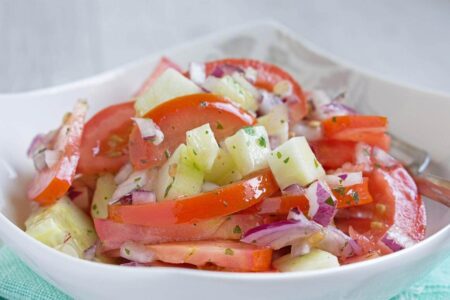 Türkischer Tomatensalat, einfach & lecker!