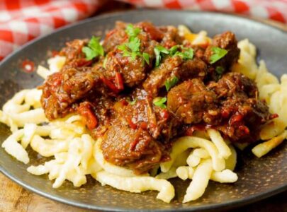 Ungarisches Gulasch mit Spätzle