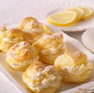 Windbeutel mit Vanillecreme-Sahne-Füllung