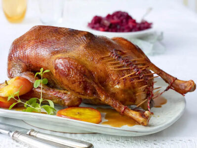 Zubereitung eines Gänsebratens nach Frau Jensens Spezialrezept 