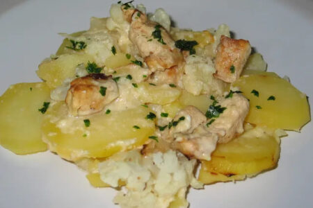 Kartoffeln mit Blumenkohl, holländisch Hähnchenstreifen mit Champignon-Rahmsauce